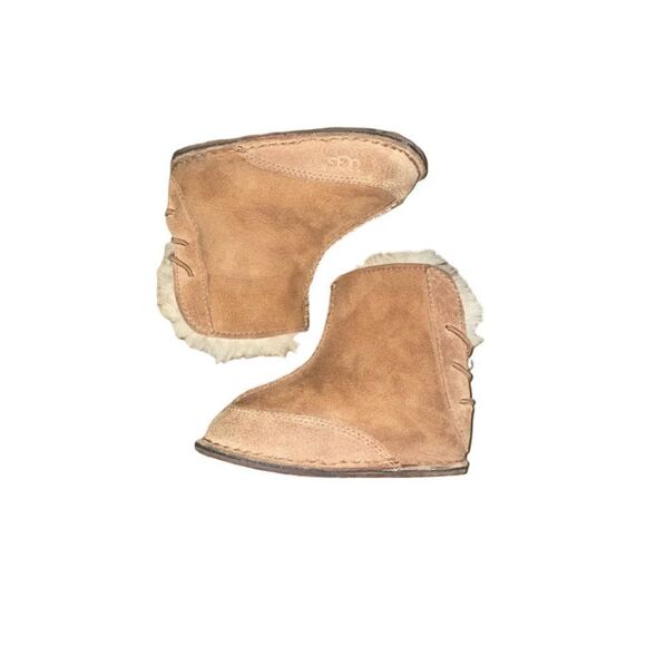 UGG Australia Boo Infant Boots Classic Tan Size Medium (M) Suede Khaki Sand Mini - Picture 1 of 13